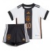 Tanie Strój piłkarski Niemcy Serge Gnabry #10 Koszulka Podstawowej dla dziecięce MŚ 2022 Krótkie Rękawy (+ szorty)